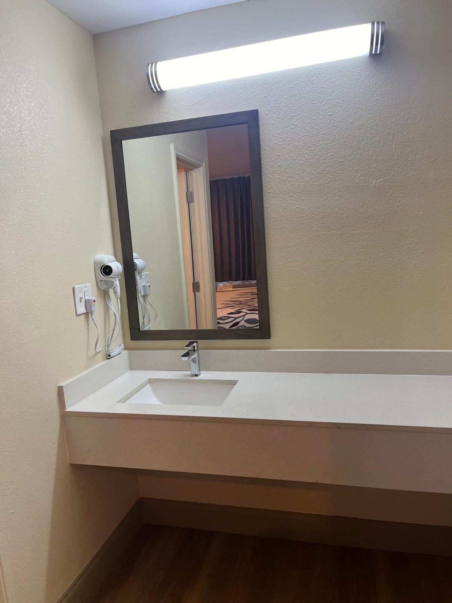 Red Roof Inn Haltom City Εξωτερικό φωτογραφία